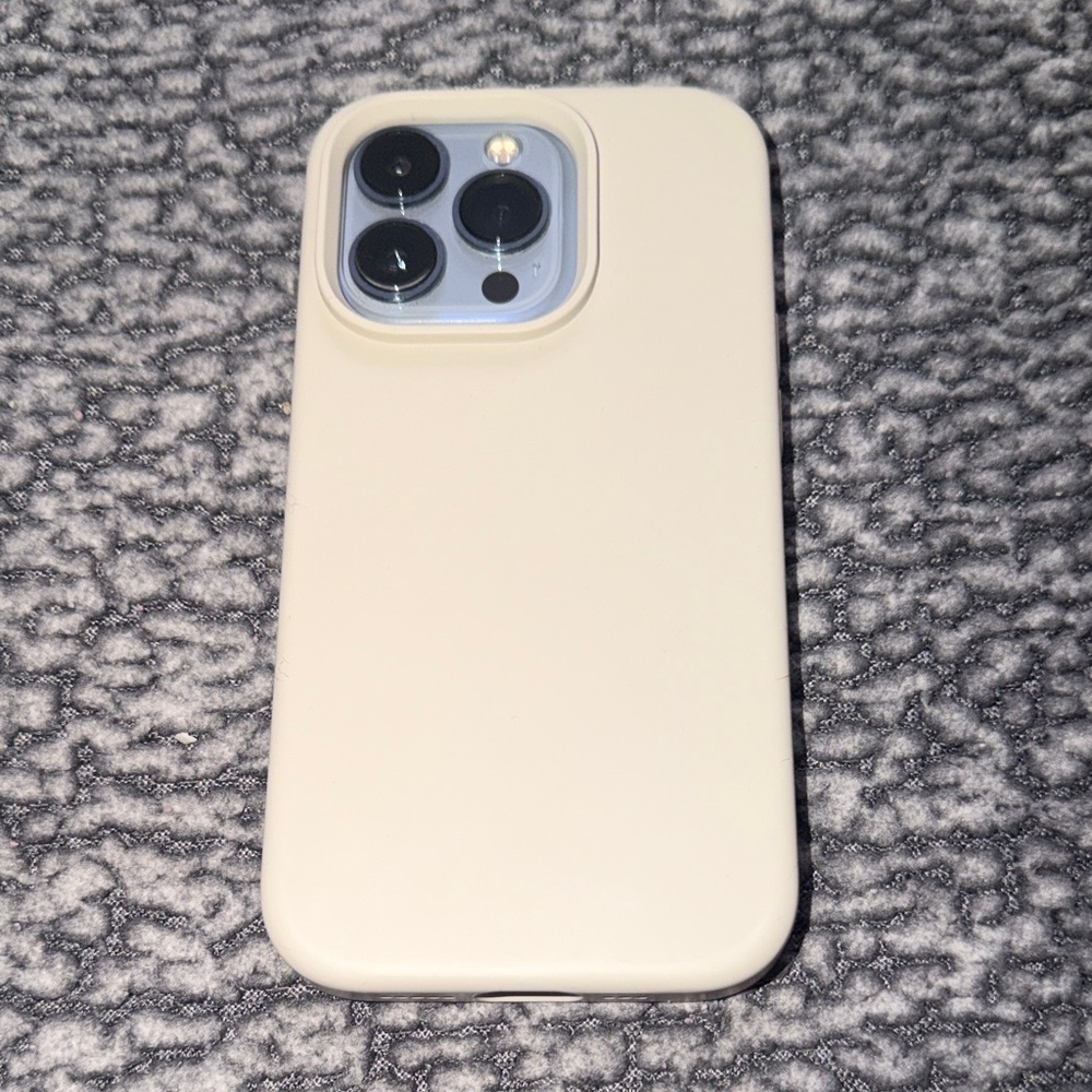 Elegant Cream Smartphone Case